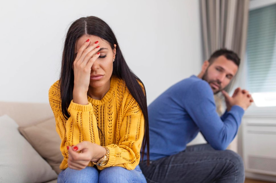 Young expat couple deciding to file for divorce